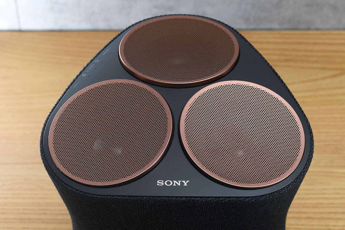 Sony 在 2019 公佈了 360 Reality Audio 格式，可以通過 360 度全方位包圍的方式呈現音樂效果。最近兩款支援這種音效的智能喇叭 SRS-RA3000 以及 SRS-RA5000 也正式推出，今次就同大家試吓到底 360 Reality Audio 的效果到底是怎樣。