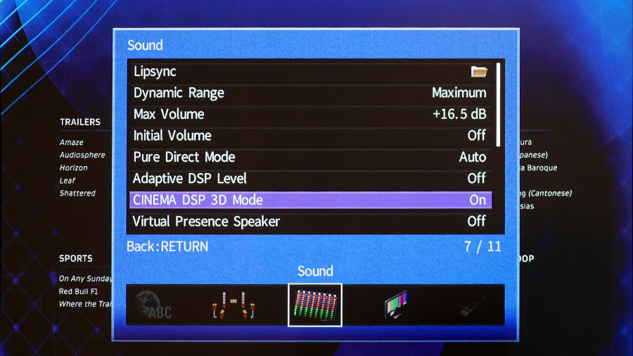 Yamaha 的高階擴音機系列剛剛推出了 DTS:X 升級，可以支援這款新世代環繞聲格式。其實遠早於這類「3D 環繞音場」之前，Yamaha 已經大玩 DSP（Digital Sound Field Processing），可以模擬出 Roxy 劇場、慕尼黑、維也納音樂廳等各種不同空間的音效。究竟在現時 3D 音效格式之下，Yamaha 的擴音機又可以點樣配合？點設定先至可以獲得最佳效果？我地今次就找來了通利琴行影音部門的 Product Chief、Yamaha 擴音機專家 Patrick Lee 同我哋由基本講起、一步步講解吓點 set 機先至最好！