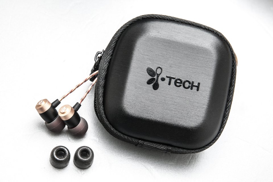 i.Tech 是專門推出藍牙耳機的品牌，但今次評測的是全新系列耳機 ProStereo L1，已獲得授權印上 Hi-Res Audio 認證，正式開始進軍高解析度音訊耳機市場。