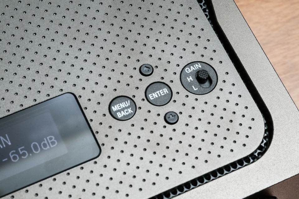 想當年，Sony Walkman 在市場的地位可是無人能及，不過自從音樂數碼化之後，Sony 已不再佔據絕對優勢地位。為了慶祝 70 周年，Sony 推出全新「Signature Series」個人音響產品，包括 NW-WM1Z 和 NW-WM1A Walkman 播放器、TA-ZH1ES 家用耳擴，以及 MDR-Z1R 頭戴式耳機，整套系統均支援最新的 4.4mm 平衡插頭標準，是近年難得一見的重頭作！