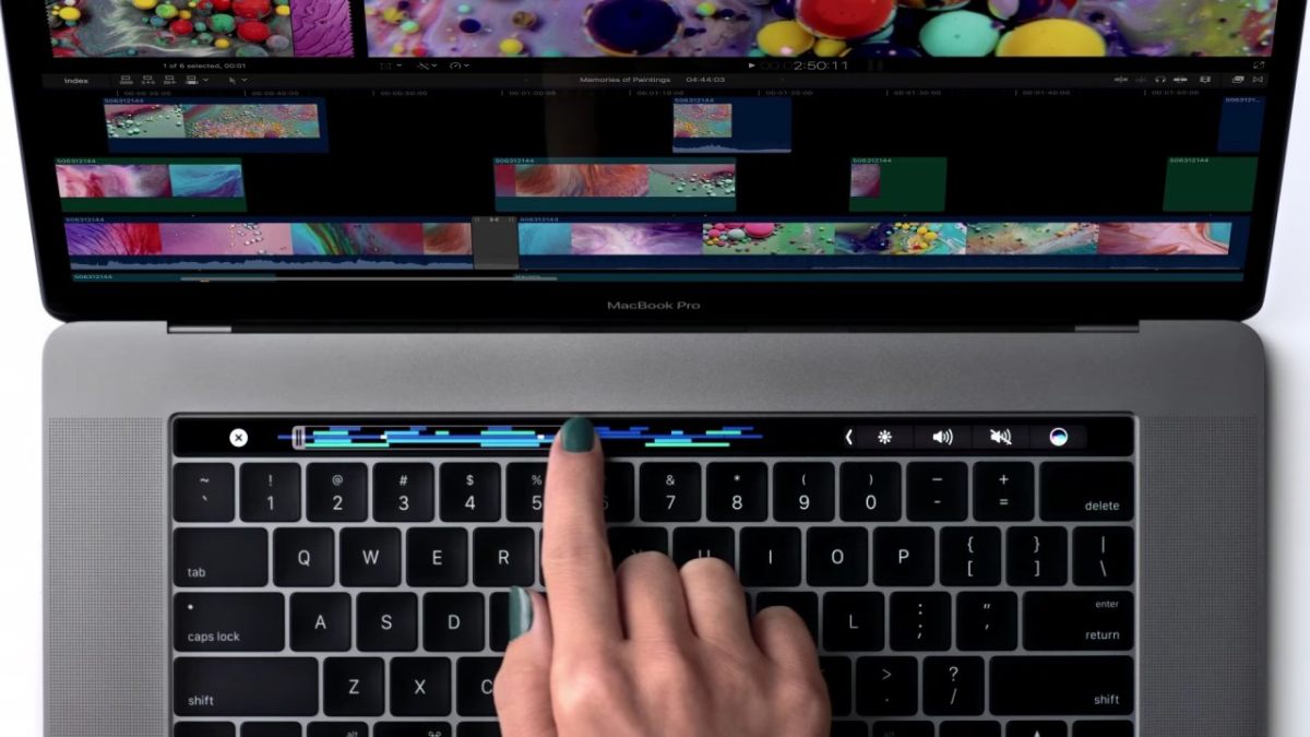 期待已久的 Apple 全新 MacBook Pro 終於正式亮相，最大賣點當然是加入一條 Touch Bar 觸控條，用來取代既有的實體功能鍵。不僅可以調校屏幕光暗、音量大小，還能夠對應不同的應用程式，執相、捽碟、剪片都可用到它！