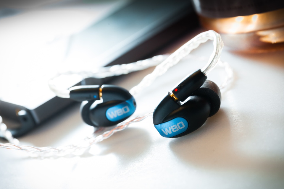 耳機經典品牌一定要數 Westone 了，自 1959 年於美國科羅拉多州成立，在聲學領域至今已有超過 50 年的研發經驗。品牌最初做醫療助聽器、軍用耳機起家，直至 1985 年才開始踏足消費市場，現今在耳機界的地位已舉足輕重。經過 3 年時間研發的 Signature Series 旗艦作 W80 近日正式登場，品牌的國際營銷總監 Hank Netherton 和產品及行銷總監 Blake Gaiser 亦有來港跟大家分享一下 W80 的製作過程。