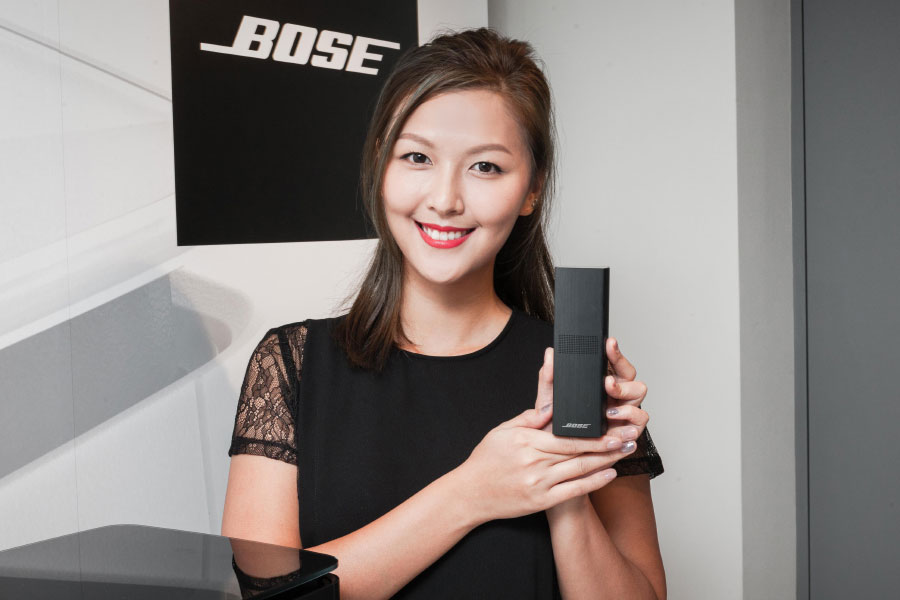 Bose 的環繞聲喇叭系列一向集小巧、時尚與強勁輸出於一身，今次最新在香港公佈 Lifestyle 650 系列配搭的 OmniJewel 衛星喇叭，更進一步將體積縮減一半，但依然保持強勁輸出，全新的 360 度音效輸出設計，令環繞聲包圍感更好。