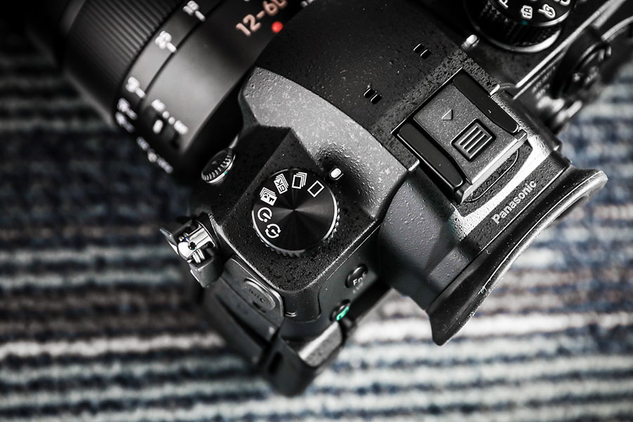 Panasonic 的 GH 系列無反一向在攝錄方面功能強勁，獲得不少專業攝錄、攝影師的青睞，今代最新的 GH5 更支援 4K/60p、4:2:2 的 10bit 影像拍攝，是現時無反相機當中的最強規格。