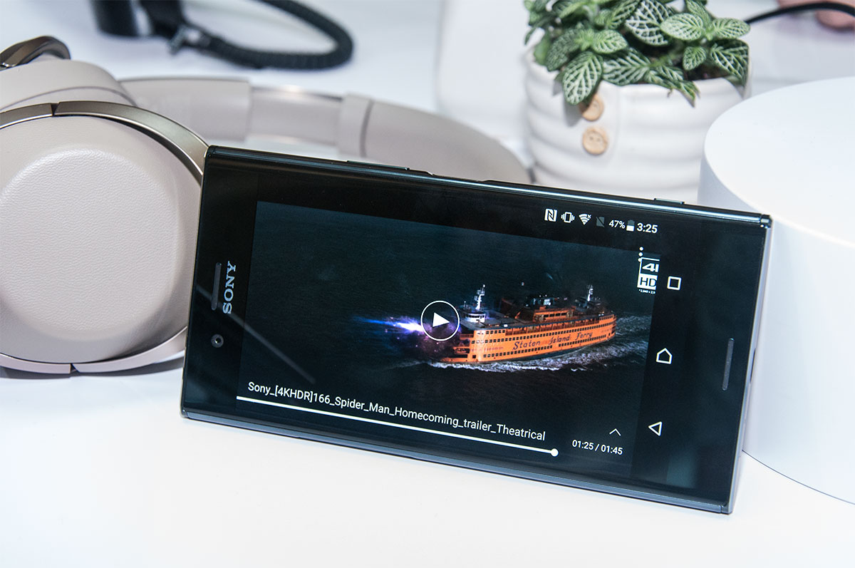 Sony Mobile 曾在 MWC 2017 展覽上展示過 XZ 一系列智能手機，早前已推出了 Xperia XZs 及 Xperia XA1，壓軸登場的是今年重點手機 Xperia XZ Premium，不僅搭載 4K HDR 屏幕，同時配備 Motion Eye 相機，支援每秒 960 格慢動作攝錄。以 $6,000 有找的定價也算抵玩，香港為全球首發地區之一，並於 5 月 26 日正式開賣。