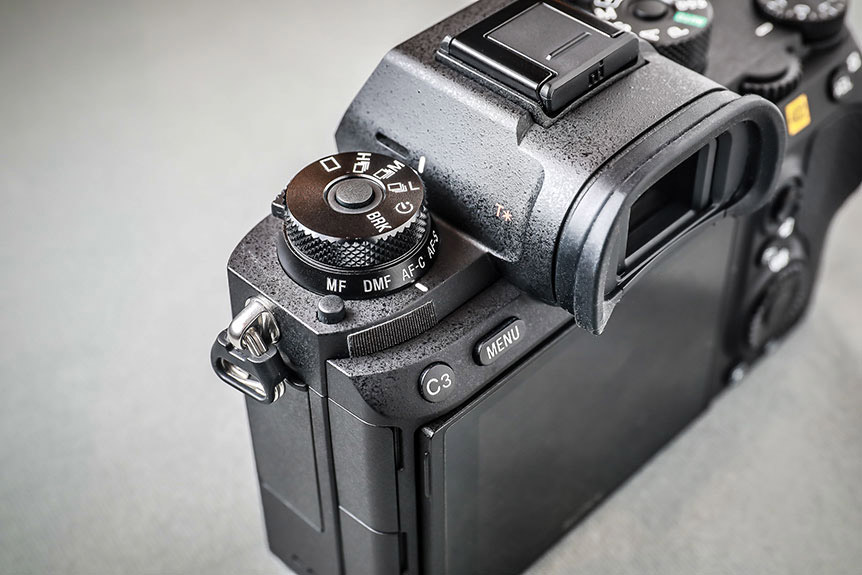 剛剛公佈的 Sony A9 旗艦無反話咁快就已經來港，會於五月底正式發售。而今次的發佈會上，仲見到三支早排公佈的全片幅新鏡頭：FE 100-400mm F4.5-5.6 GM OSS、FE 16-35mm F2.8 GM 以及 FE 12-24mm F4 G，可以話將 Sony 的全片幅「軍備」又再進一步拓展，現時的相機及鏡頭已經足夠專業攝影師應用。