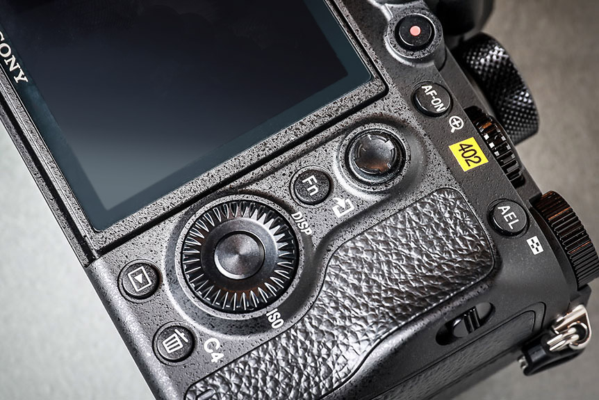 剛剛公佈的 Sony A9 旗艦無反話咁快就已經來港，會於五月底正式發售。而今次的發佈會上，仲見到三支早排公佈的全片幅新鏡頭：FE 100-400mm F4.5-5.6 GM OSS、FE 16-35mm F2.8 GM 以及 FE 12-24mm F4 G，可以話將 Sony 的全片幅「軍備」又再進一步拓展，現時的相機及鏡頭已經足夠專業攝影師應用。