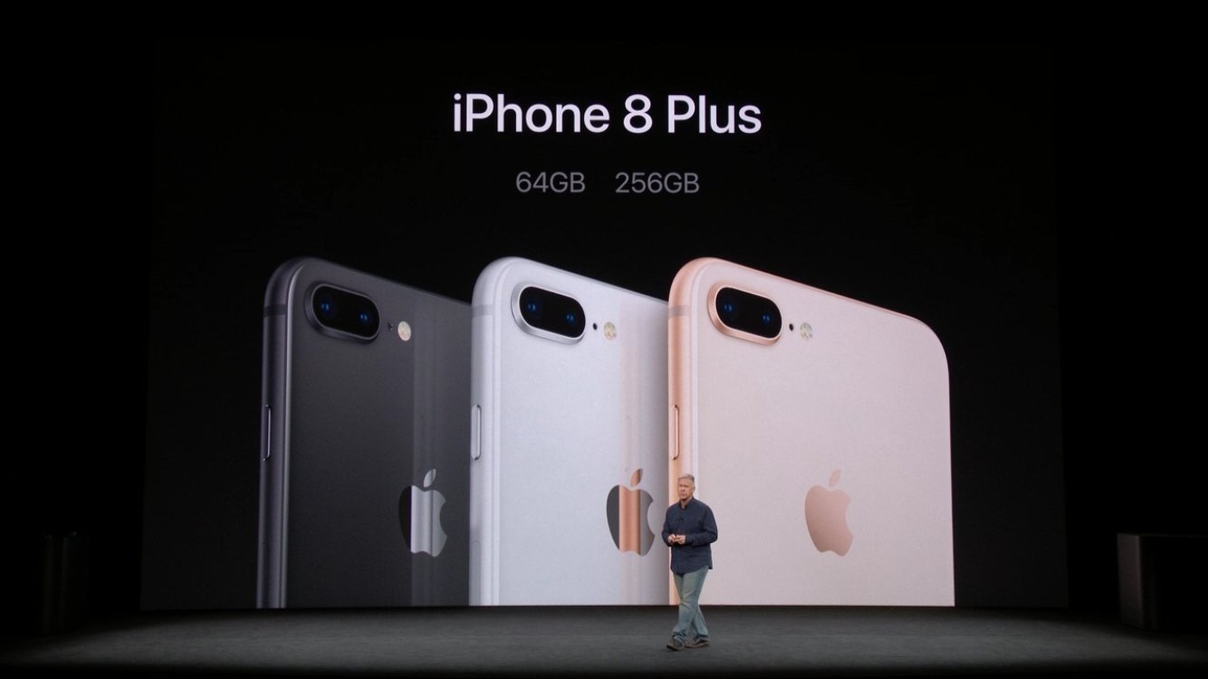 除了有 one more thing 的 iPhone X（讀音：Ten）之外，還推出了 iPhone 8 及 iPhone 8 Plus，相比之下，售價似乎較「親民」一點。一如之前的傳聞，跳過 iPhone 7s，直接升級上 iPhone 8，基本上就是 iPhone 7 的後繼機款。