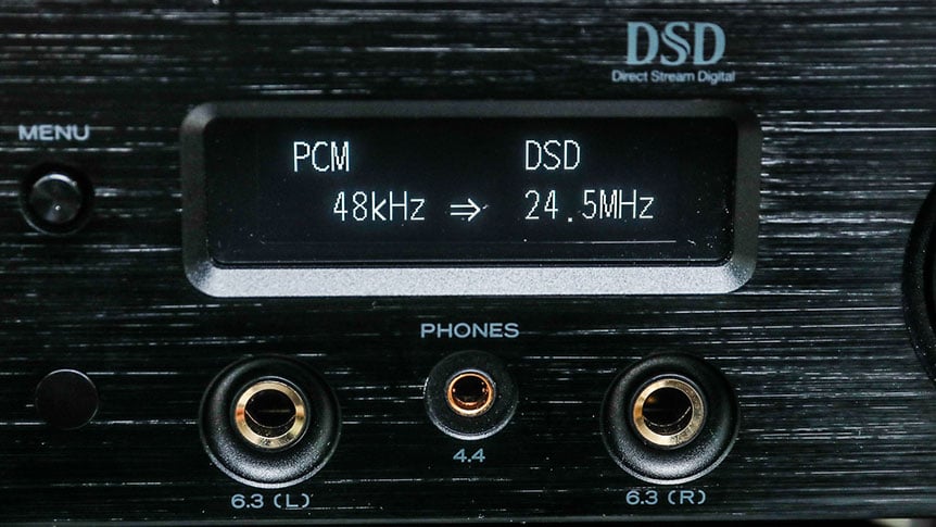 近年愈來愈多朋友玩耳機，連帶周邊器材都愈來愈受歡迎，TEAC 之前推出的 UD-503 就是其中一款好受用家喜愛的 USB 解碼連耳擴。今次新推出的 UD-505 改用了全新的解碼晶片，支援 32bit/768kHz 及 DSD 22.6MHz 音訊，並且加入了新興的 4.4mm 平衡端子，可以話係一次幾全面的升級，不過價錢亦都比上代 UD-503 初推出時貴了一點，究竟用家應該點揀？今次就同大家詳細測試同比較一下。