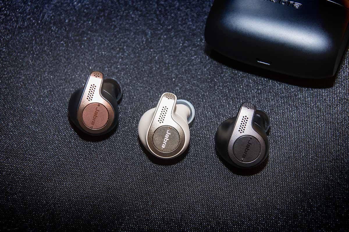 Jabra 推出旗下第三款真無線耳機 Elite 65t，外殼經過重新設計，戴上後感覺更輕盈、更舒服，更加適合日常佩戴，而售價比以往平了一大截，親民的價格更具吸引力。
