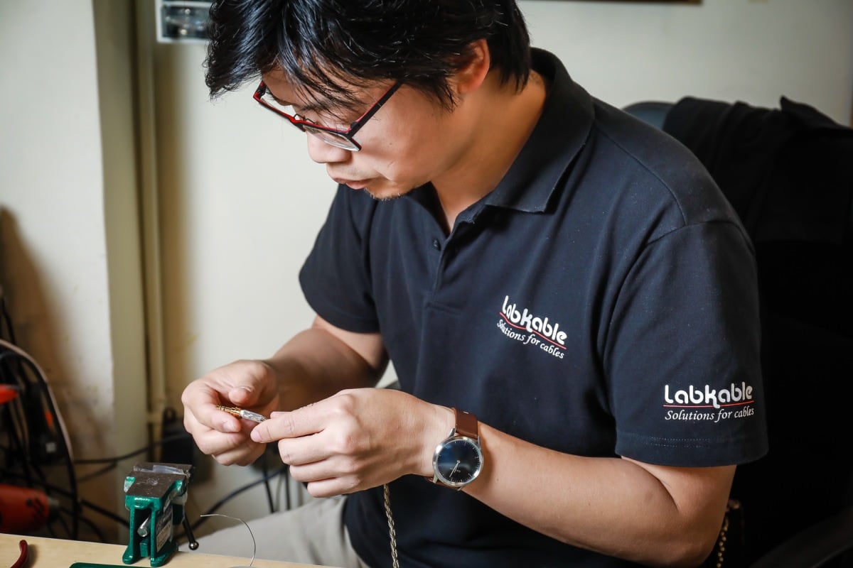 跟香港製線品牌 Labkable 創辦人蔡維綿（Peter Tsoi）對談，原來除了導體之外，每個製線工序對聲音都有很大的影響。