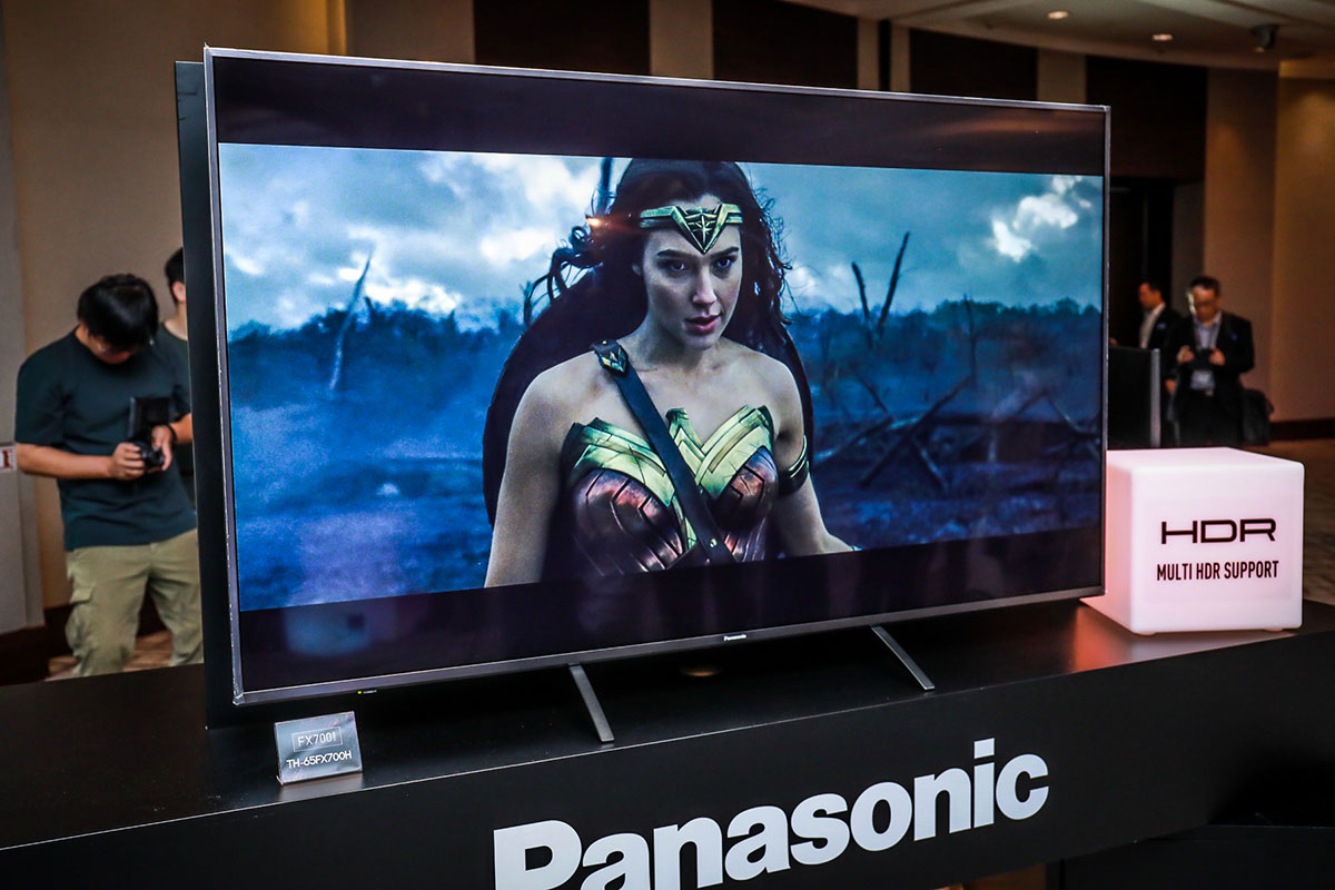 上年 Panasonic 推出首個 4K OLED 電視系列 EZ1000 的時候，其實好多朋友都有興趣想買，不過這個系列只提供了 65 吋同 77 吋較大尺寸的選擇，價錢當然亦都比較貴。而 Panasonic 剛剛在香港就公佈了的新一代 4K OLED 電視 FZ950 系列，除了加入 55 吋型號，仲帶來了好多 4K 及全高清電視新選擇，當中較高階的 FZ 及 FX 系列均支援最新的 HDR10+ 技術。