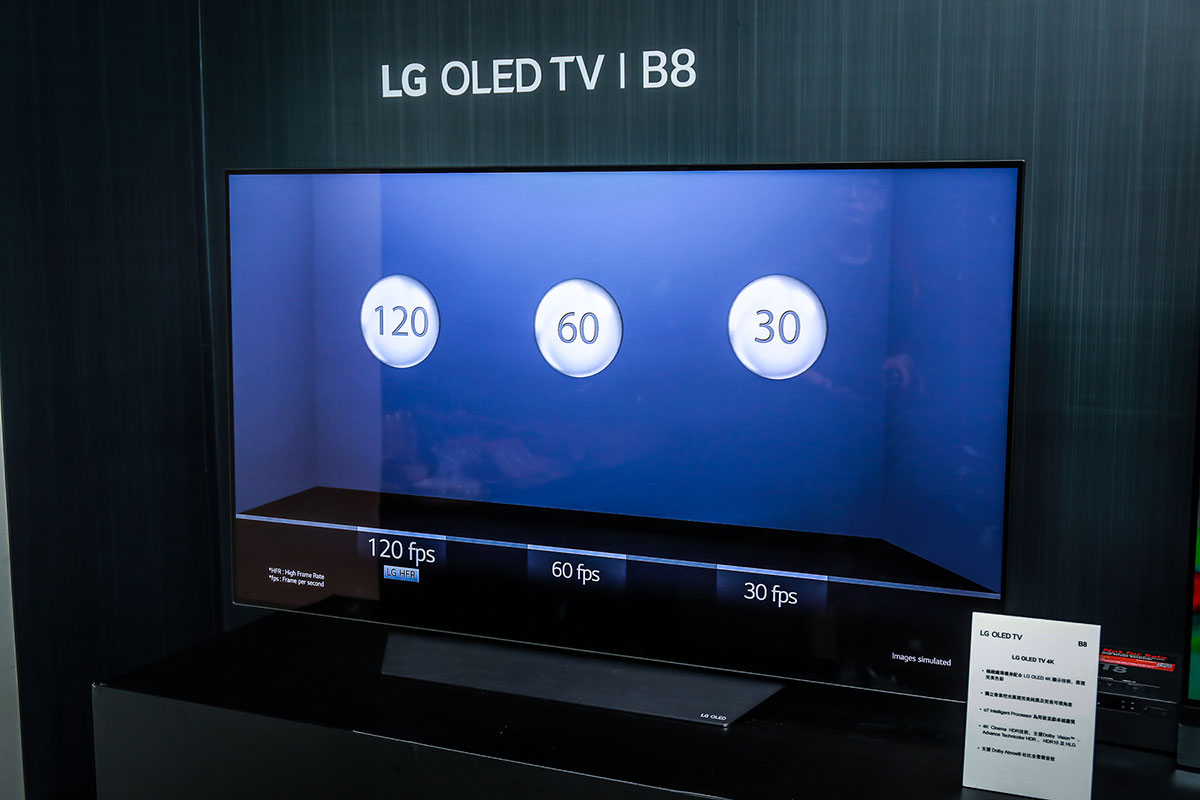LG 上年推出的 W7 系列「牆紙」電視相信好多朋友都印象深刻，利用 OLED 的超薄面板、獲得 3.85mm 的超薄機身，而且仲有 4K 解像度、超深沉黑位、超闊可視角度等等優點。今次新一代 W8 系列除了繼承之前的優點之外，仲配備了 LG 最新的 α9 智能影像處理器，可以獲得更準確的顯示色彩、以及支援 4K/100P 的高幀率（HFR）顯示。