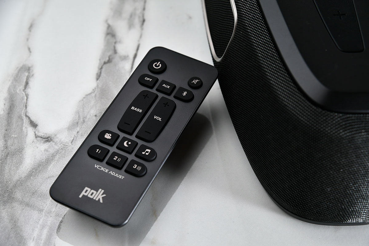 Polk 這個美國品牌一向最出名係性價比高，今次在香港推出的 MagniFi Mini 小型 Soundbar，雖然主機好小巧，不過配合薄身的無線超低音，能量十分充足。而且二千幾蚊的 Soundbar 組合就已經具備 Chromecast 的網絡串流功能，同價位好少見。
