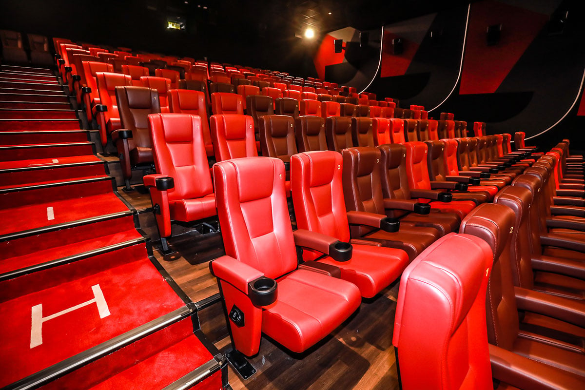 裝修多時，位於沙田新城市廣場的戲院終於開幕，交由洲立影藝有限公司（MCL 院線）營運後，新戲院取名為 MOVIE TOWN，並於 6 月 8 日（星期五）正式開始試業。新戲院在影音設備方面有好大升級，除了 4K 鐳射投影、Dolby Atmos 音效、RealD 3D 影院之外，還有全港首間 Onyx Cinema LED 影院，7 個影院有多達 1,700 座位，是現時新界區規模最大的戲院。沙田區或新界區的戲迷終於有新選擇，而且新開幕期間還有超多優惠，鍾意睇戲的朋友不要錯過今次機會。