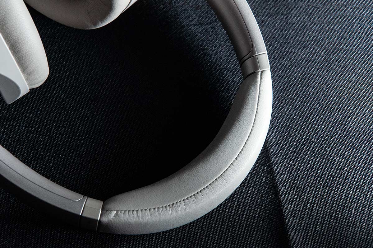 Sony 於德國柏林 IFA 消費電子展展示一系列新品，最新的頭戴式藍牙降噪耳機 WH-1000XM3 正式抵港。已經發展到第三代了，不僅有更出色的降噪能力，而且音質表現和佩戴舒適度都比上代有所提升。