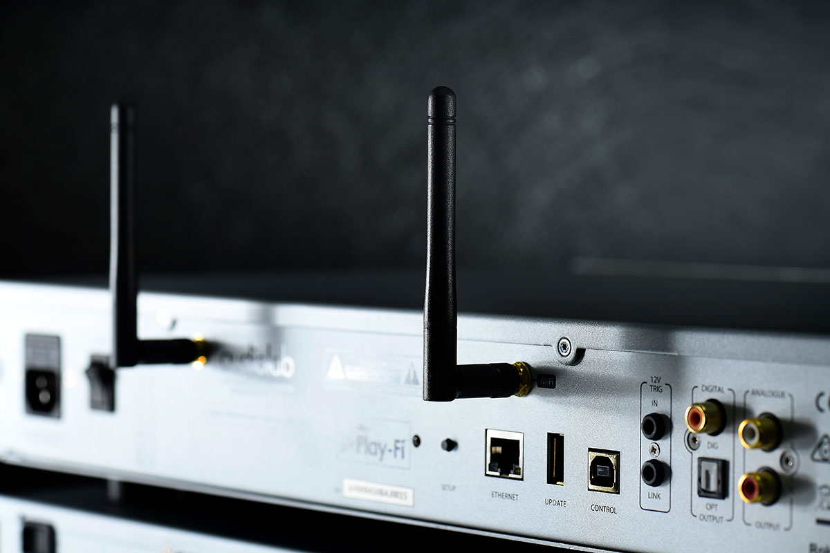 Audiolab 的出品一向都有好高的性價比，今次推出的 6000N Play 就是旗下最新的網絡音樂播放器。$5,000 有找的售價，但就已經支援 TIDAL、Spotify、DLNA、UPnP 等不同的音樂串流方式，以 Play-Fi 作為操控核心，可以方便地組成多組播放器或者喇叭的 multi-room 系統，也是現時最靚聲的串流方式之一，今次就同大家實際測試一下這部網絡播放器的表現。
