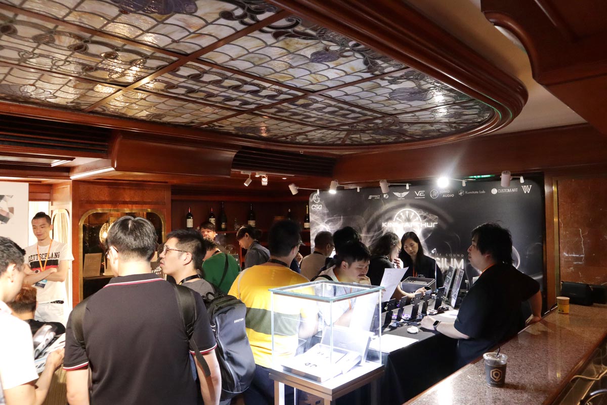 香港影音博覽暨流動音響展（HKAVPE）已來到第 4 屆，一直以來以「買得起的視聽享受」為宗旨。除了「貼地」影音器材之外，今屆亦新增不少全新高級音響產品。而近年大受歡迎的「流動音響展銷區」，同樣位於富豪酒店 3 樓，集中展示耳機、DAP 等個人流動音響產品。