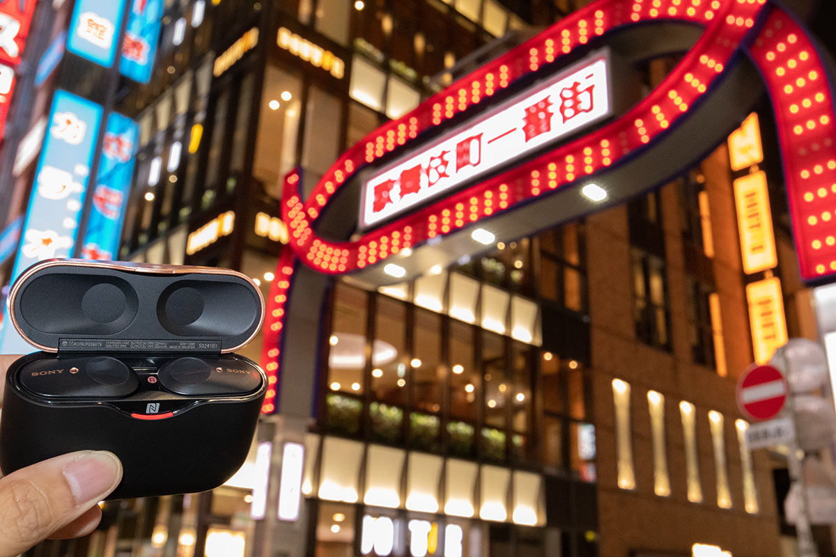 早兩個星期，Sony 最新的真無線降噪耳機 WF-1000XM3 已在香港正式發售，亦是全球最早開賣的地區，筆者已做了一個評測。WF-1000XM3 作為 Sony 本年的重點產品，品牌日前隆重其事於東京舉行亞太區傳媒體驗活動，邀請來自香港、台灣、泰國、紐西蘭、澳洲以至中東等地的傳媒出席，超過 50 多人，而 SPILL 也是獲邀傳媒之一，一同到日本東京體驗 WF-1000XM3 的威力。