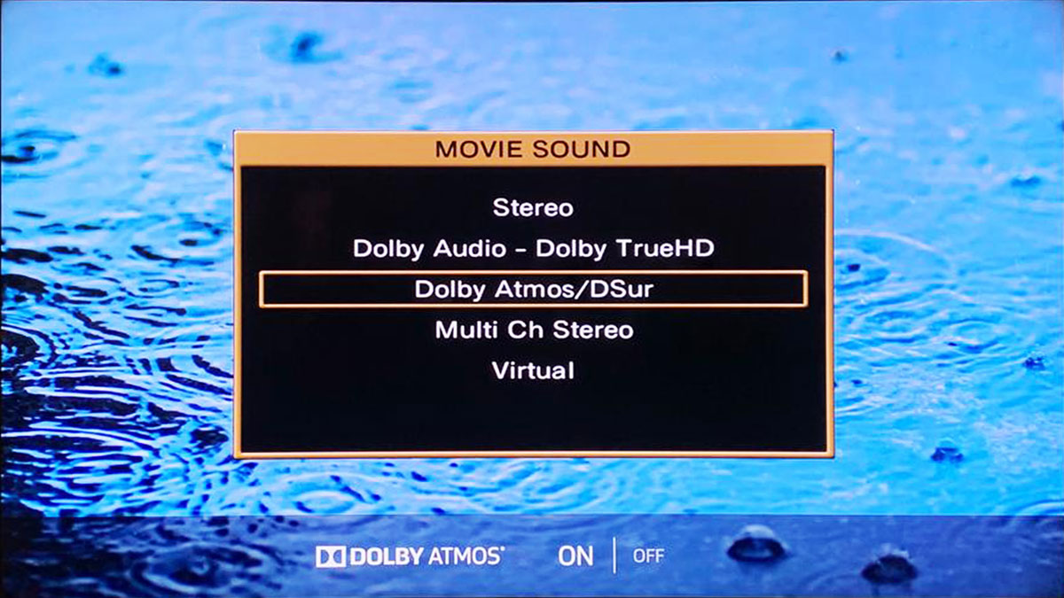現時由戲院到影碟，講到 3D 聲效多數都是指 Dolby Atmos（杜比全景聲），知名度亦都比對家 DTS 的 DTS:X 高。不過講到虛擬天花聲效技術，DTS 在 2017 年推出的 DTS Virtual:X 發展就相對成熟和普及，不少 soundbar 和擴音機都配備了這個聲效運算技術。而 Dolby 就在 2019 年低調地推出了自家的虛擬天花聲道技術「Dolby Atmos Height Virtualizer」作反擊，同樣無需天花、反射喇叭就可以模擬到一定的天花聲道效果。