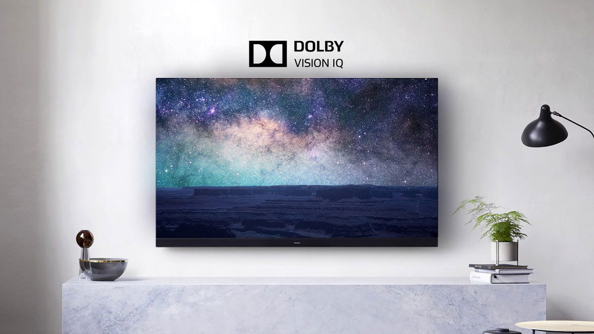 Dolby Lab 推出的 Dolby Vision 是現時最強的其中一款影片 HDR 格式，在 2020 年的 CES 上 Dolby 就公佈了新的 Dolby Vision IQ 技術，可以智能地因應觀看電視時的環境光暗，自動調節適當的 Dolby Vision HDR 效果，表面上相當先進，不過實際上是以往電視都經常配備的環境光暗感應器的新應用。