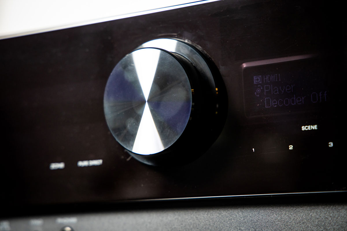 Yamaha 今年新一系列 A/V 擴音機早前正式到港，今次借到手測試的 RX-V6A 屬於支援 Dolby Atmos 的高階入門系列，具備 7.2 聲道輸出，支援 5.1.2 的 Dolby Atmos 和 DTS:X 音效，而且新增了 8K 影像 pass-through，可說兼容了現時大部分最新的影音規格。