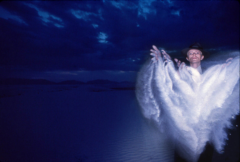 英國攝影師 Brian Duffy 五度掌鏡　捕捉 David Bowie 百變造型