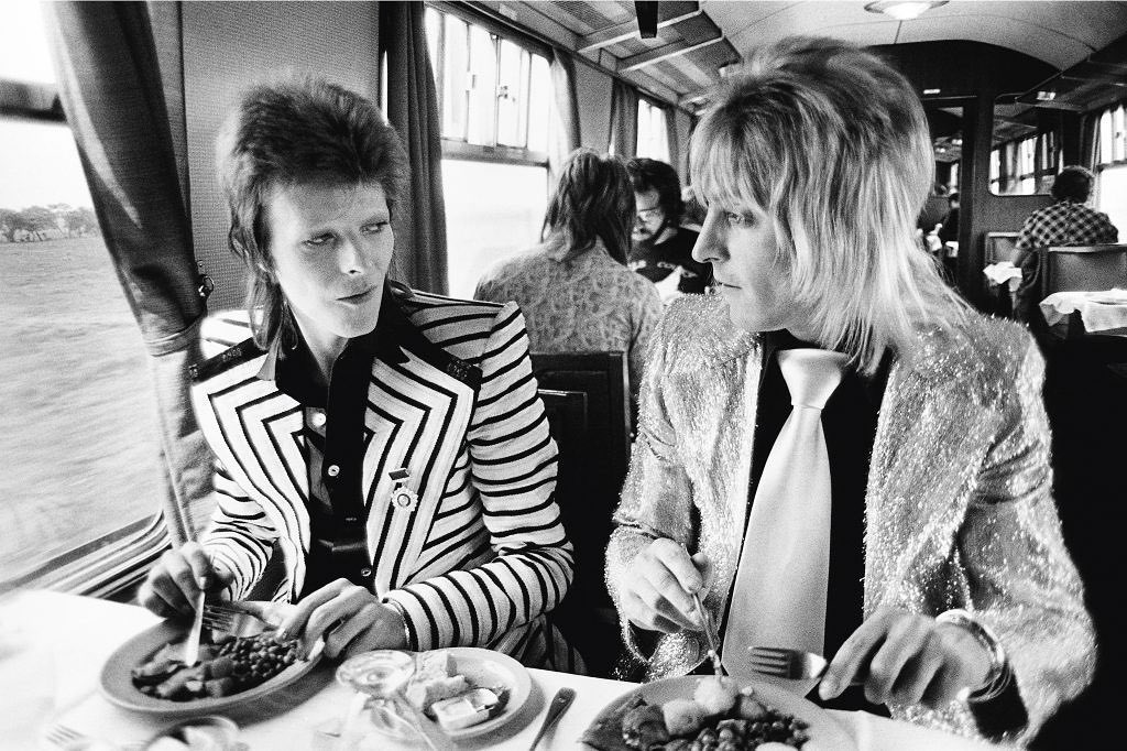 從 David Bowie 到 Queen　捕捉 1970 年代華麗搖滾