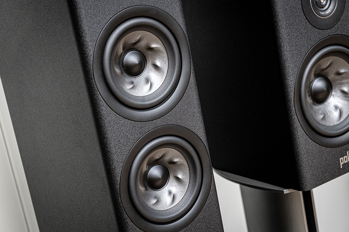 Polk Audio 之前推出的 Legend 系列、Signature 系列口碑都相當不錯，今次最新推出的 Reserve 系列則是僅次於旗艦 Legend 系列的高階喇叭。配備了由 Legend 系列而來的尖峰環形高音、渦輪中音單元，還有全新的 X-Port 技術，配合原有的 PowerPort 組成 PowerPort 2.0 的新設計，最重要是價錢依然十分相宜。
