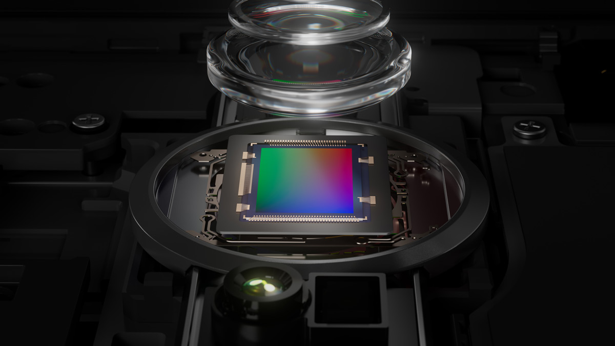 很多人會以攝影功能視作為判斷手機好與壞的主要因素，各大手機廠商多年來，鬥鏡頭數目、鬥像素多少、鬥連拍速度，甚至鬥美顏效果等等。Sony 最新推出的超旗艦手機 Xperia Pro-I，「I」代表「Imaging」的意思，強調產品的攝影能力，搭載 1 吋感光元件，加上雙光圈蔡司鏡頭，甫一面世，便立即吸引到大家的注目。