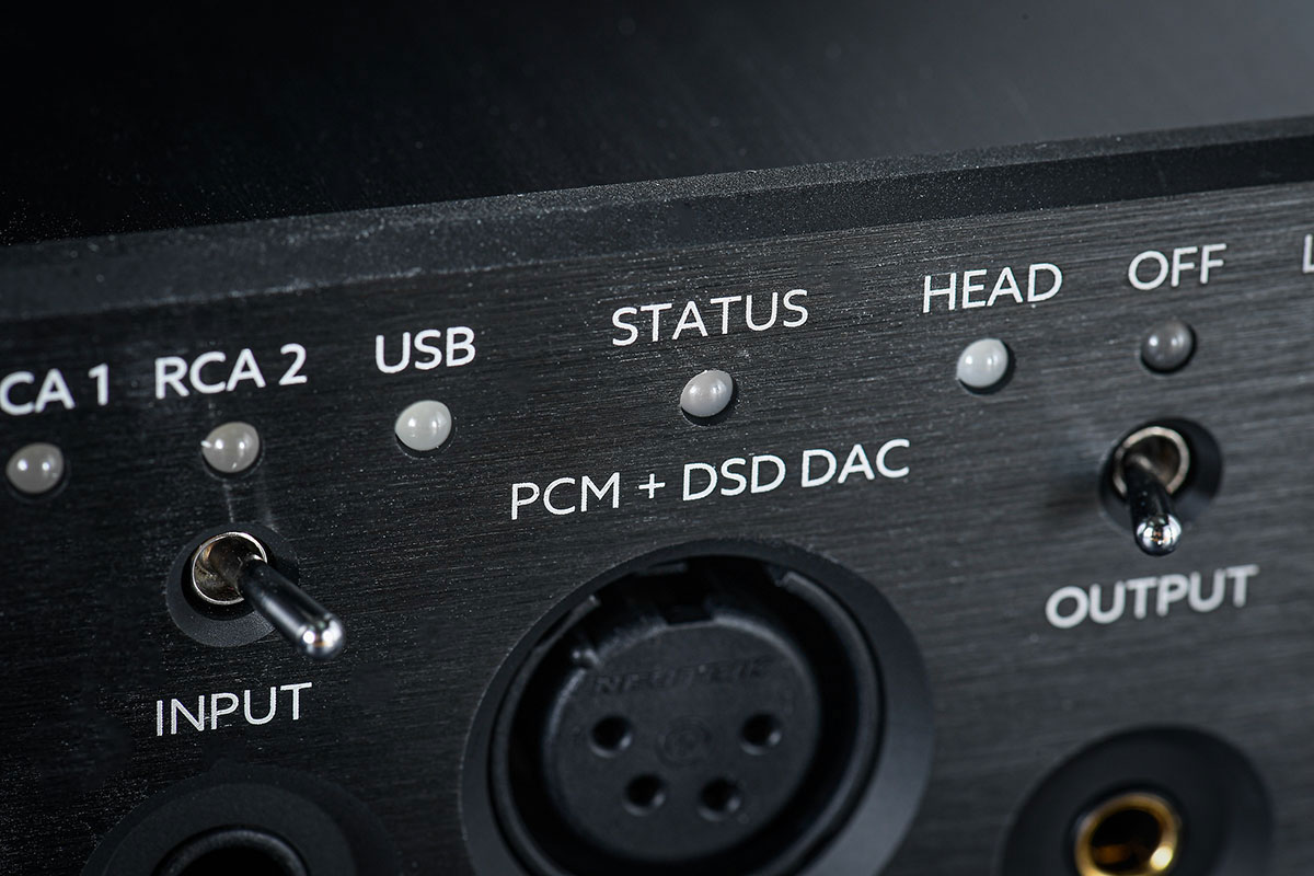 來自德國的 Violectric 正是德國錄音室器材名廠 Lake People 旗下品牌，十多年來一直將專業技術帶到民用產品，推出過不少經典之作。今次最新推出的 DHA V226 就是齊集了 32bit/384kHz / DSD256 解碼，配備 4.4mm / 6.3mm / XLR 耳機輸出的前級解碼耳擴，除了功能豐富之外，音質表現也相當有驚喜。