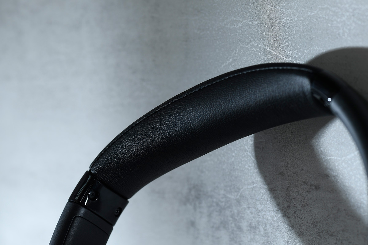 之前都評測過 Austrian Audio 數款頭戴式耳機，現在終於有無線版本了，這款 Hi-X25BT 追加藍牙 5.0 傳輸功能，同樣採用廠方獨家研發的 44mm Hi-X 單元、可摺合易攜的設計，以及擁有舒適的佩戴體驗。