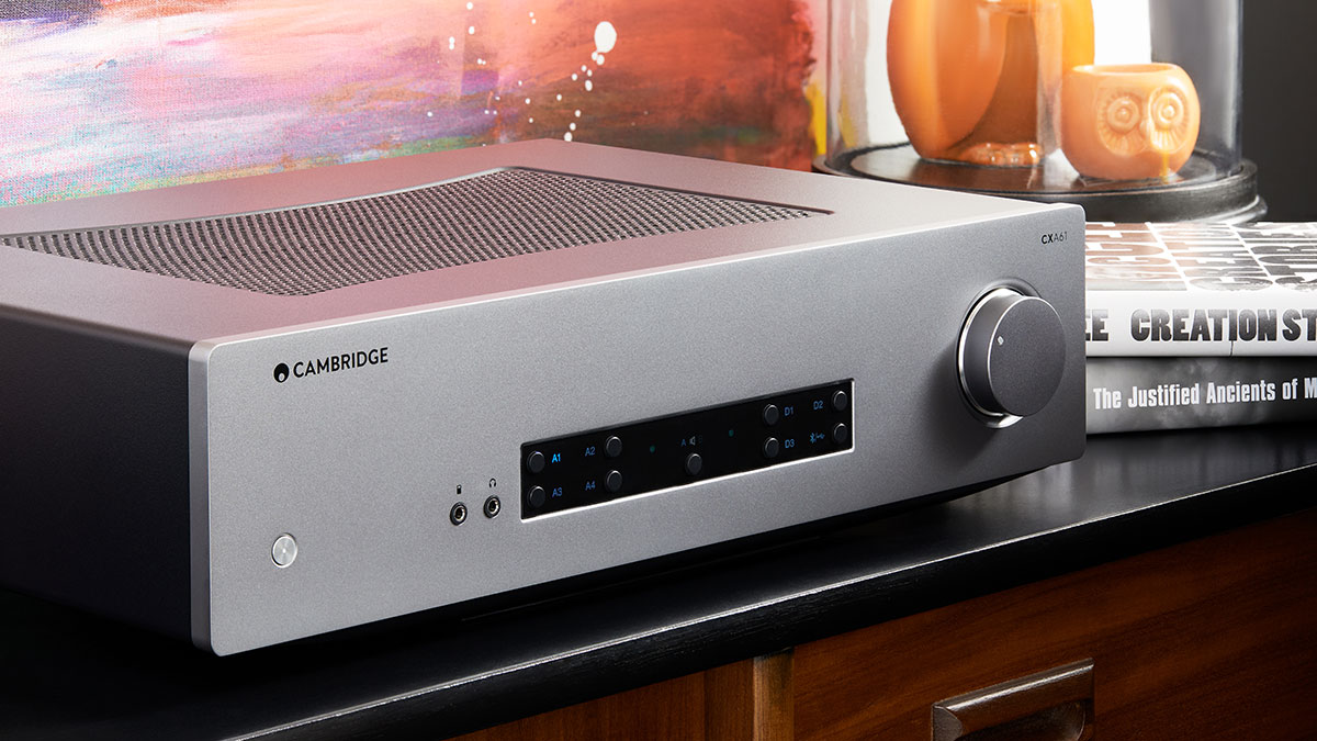 Cambridge Audio 的中階 CX 系列音質出色、功能豐富，自推出以來一直都廣受音響發燒用家喜愛。CX Series 2 則更進一步，由設計、元件到功能都再有提升。系列當中包括了 CXN V2 網絡音訊串流播放機、CXC CD 光碟轉盤、CXA81 以及 CXA61 兩款兩聲道合併擴音機，照顧到音響系統的每個環節，無論是一套過享受 Cambridge Audio 的迷人英倫音色，或者按需要選購加入現有系統，CX Series 2 都可算是其中一個最出色的進階升級選擇。