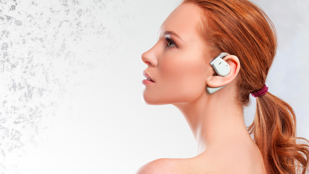 Sony 最近推出的 Float Run 是在 Indiegogo 上的眾籌項目之一，是一款針對跑手而設的開放式耳機。它特殊的外觀設計，廠方將之定位為「Off-Ear 離耳式」耳機，即是將發聲單元靠近耳朵，而不直接接觸耳道位置，讓耳朵不被覆蓋的同時仍能提供豐富的聲音體驗。
