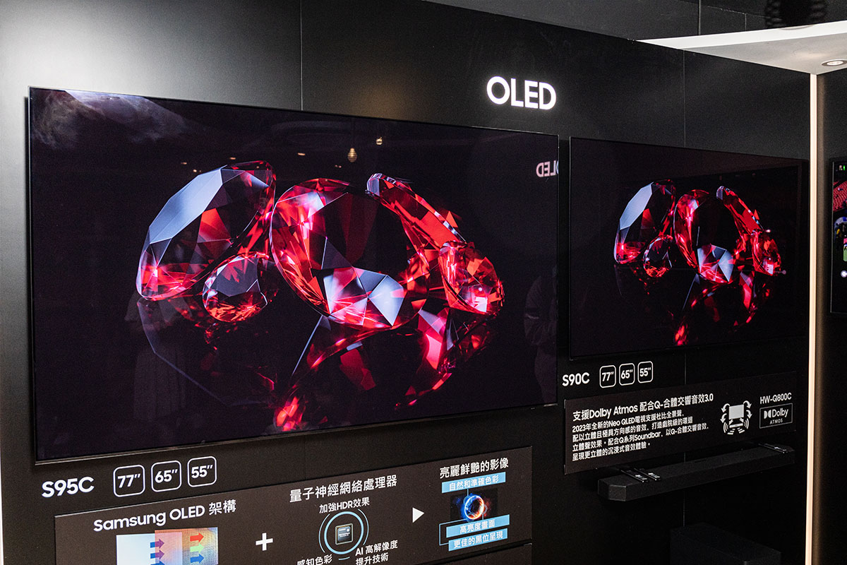 Samsung 今年新系列電視、Soundbar 剛剛正式抵港，當中包括 Neo QLED 8K 旗艦 QN900C（65、75、85 吋）、高階系列 QN800C（65、75 吋），以及 Neo QLED 4K 系列 QN95C（55、65 吋）、QN90C（43、50、55、75 吋）、QN85C（55、65 吋），此外還有兩個 4K OLED 系列 S95C（55、65、77 吋）、S90C（55、65、77 吋）等等。至於 Soundbar 系列就包括 11.1.4 聲道旗艦 HW-Q990C、9.1.4 聲道 HW-Q930C 以及 5.1.2 聲道 Q800C 中階系列等，陣容相當鼎盛。