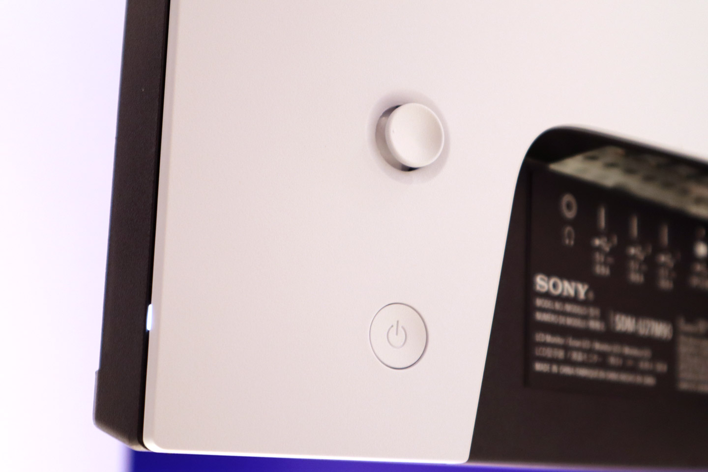 Sony 電競品牌 INZONE 主打遊戲相關產品，繼去年推出 H9 / H7 / H3 電競耳機之後，旗下的 M9 和 M3 電競顯示屏亦正式登陸香港，同是 27 吋顯示屏和 1ms 反應時間，其他規格就大不同。