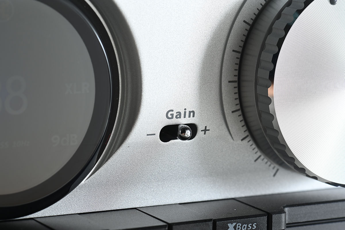 iFi 除了入門系列實惠靚聲之外，近年也相當積極拓展高階系列的產品線，Neo Stream、Pro iCAN Signature 等都叫好叫座。今次最新推出的 iCAN Phantom 則是旗艦耳擴系列，可說是將 iFi 現時最強技術、最豐富功能集於一身，而且配搭不同耳機可以變化出無數種不同調聲組合效果。