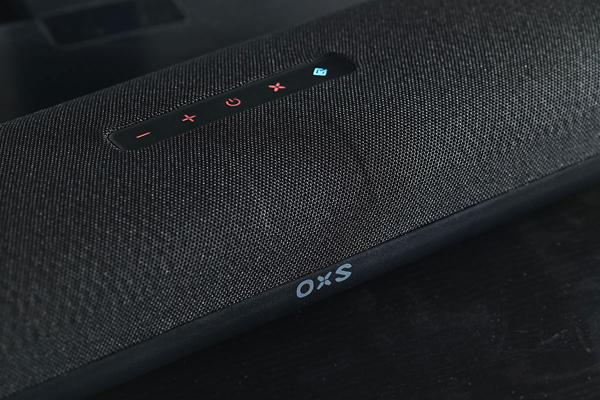 現在家庭看電視時使用的音響，就算不用 5.1、7.1.4 等等家庭影院系統，也會用上 Soundbar 一條。不過家庭中除了電視外，電腦也是重要的資訊與娛樂工具，電影以外，有些遊戲也是只有電腦才能玩上，如果有適合小房間、桌面使用，小型的 Soundbar 也實在是一件美事，OXS 今次新推出的 S2 Thunder Lite 可說是為此而設。