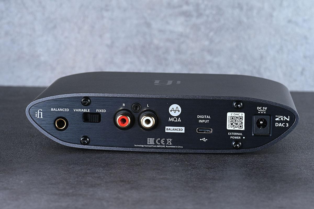 ZEN DAC 系列是 iFi 廣受好評而且有大量獎項肯定的解碼耳擴系列，包括連續 4 年被《What Hi-Fi?》評為「200 英鎊以下最佳 DAC」。今次最新推出的 ZEN DAC 3 就一口氣將 Hi-Res 支援規格加倍至高達 PCM 32bit/768kHz、DSD512，也繼續支援 MQA 解碼，改用了 USB-C 讓連接更方便，深灰色的全新外形也更專業。