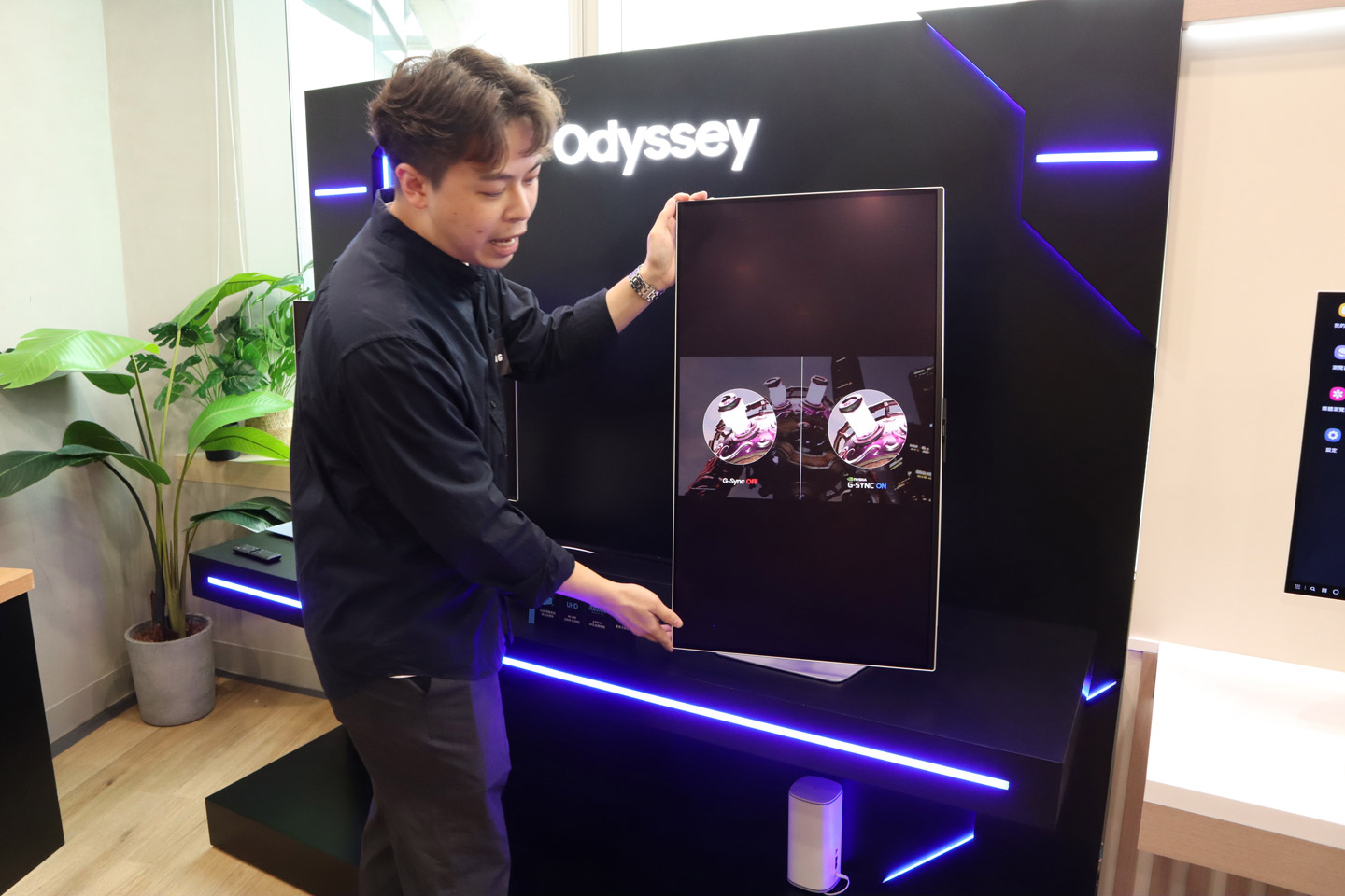 Samsung 今日（4/6）舉行產品發佈會，正式推出 2024 年款的 Odyssey OLED 電競顯示器，搭載高達 360Hz 刷新率及 0.03ms 反應時間，Samsung強調新作不再只是電競顯示屏，亦首度引入電視系列的 AI 功能，為用家帶來更高質的串流娛樂體驗。