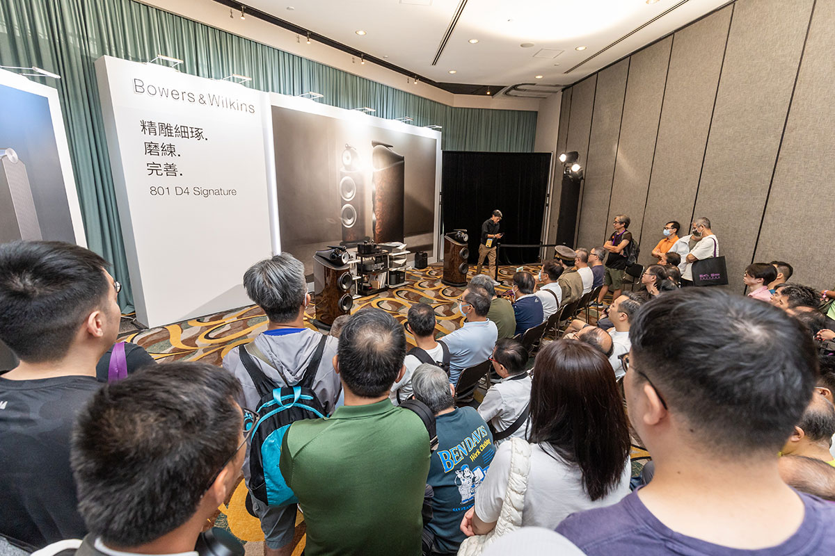 今年「香港高級視聽展」除了場地規模擴大、參展商數量創新高之外，更有相當多新產品在會場可供試聽，當中 Cambridge Audio 最新推出的一體式串流喇叭 Evo One、dCS 全新旗艦系統 Varèse 更是率先在香港現身！此外當然也不少得會場優惠以及一系列唱片軟件，除了試聽試玩之外，也是掃貨好時機。