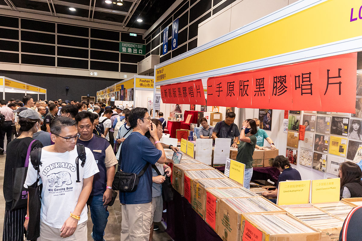 今年「香港高級視聽展」除了場地規模擴大、參展商數量創新高之外，更有相當多新產品在會場可供試聽，當中 Cambridge Audio 最新推出的一體式串流喇叭 Evo One、dCS 全新旗艦系統 Varèse 更是率先在香港現身！此外當然也不少得會場優惠以及一系列唱片軟件，除了試聽試玩之外，也是掃貨好時機。