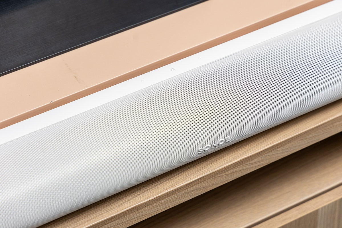 Sonos 的 Soundbar 和超低音喇叭系列一向都相當受歡迎，睇戲和聽歌都有不錯的表現，不過就已經有一段時間沒有更新。終於最新一代的 Arc Ultra Soundbar 及 Sub 4 超低音喇叭剛剛就正式宣布推出，並且陸續抵港發售。