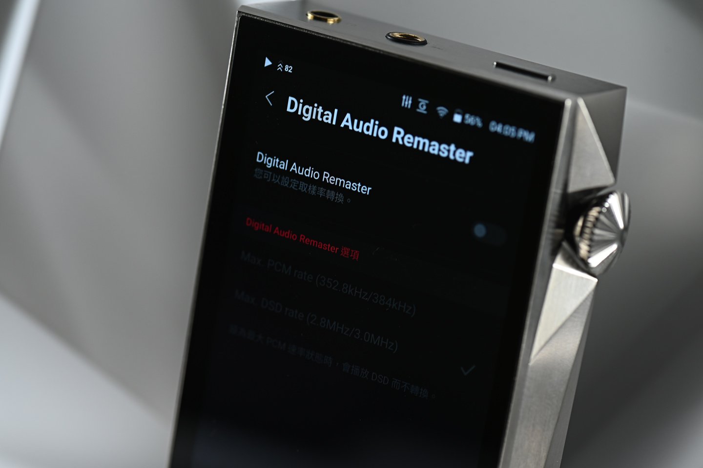 韓國音響品牌 Astell&Kern 的 A&ultima 旗艦系列最近推出了 SP3000M 播放器，這是 SP3000 的迷你版，型號中的「M」代表著「Mini、Maximum、Mate、Mobility、Mania、Moment」等多重意義。雖然體積縮小，但它依然搭載與 SP3000 相同的處理器和解碼晶片，旨在製造一款音質媲美 SP3000，但更加輕便易攜的 DAP。SP3000M 除了提供鋁合金版本外，還特別新增了 Copper Nickel 白銅版，兩者之間並無高低之分，音色各有千秋，用家可以根據自己的音色偏好來選擇。