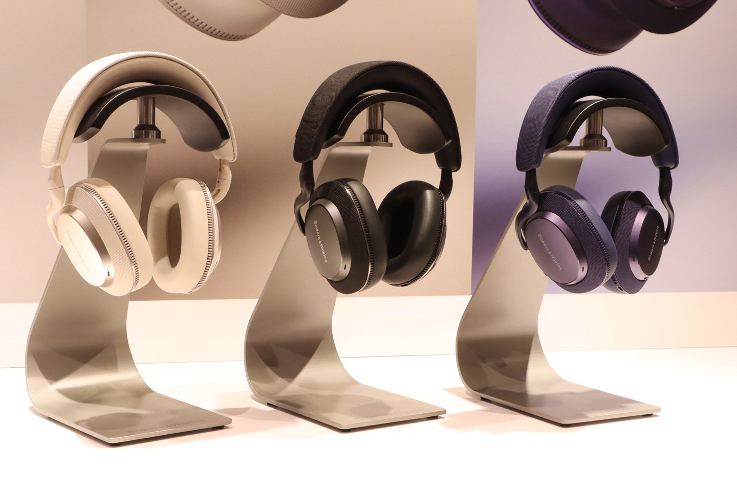 Bowers & Wilkins 在今日（4 月 30 日）於香港舉行的發佈會上，推出了全新的 Px7 S3 頭戴式無線降噪耳機。作為該系列的第 4 代產品，Px7 S3 在性能和設計上都達到了相當成熟的水平，旨在為用家提供卓越的音質、舒適度和降噪效果。