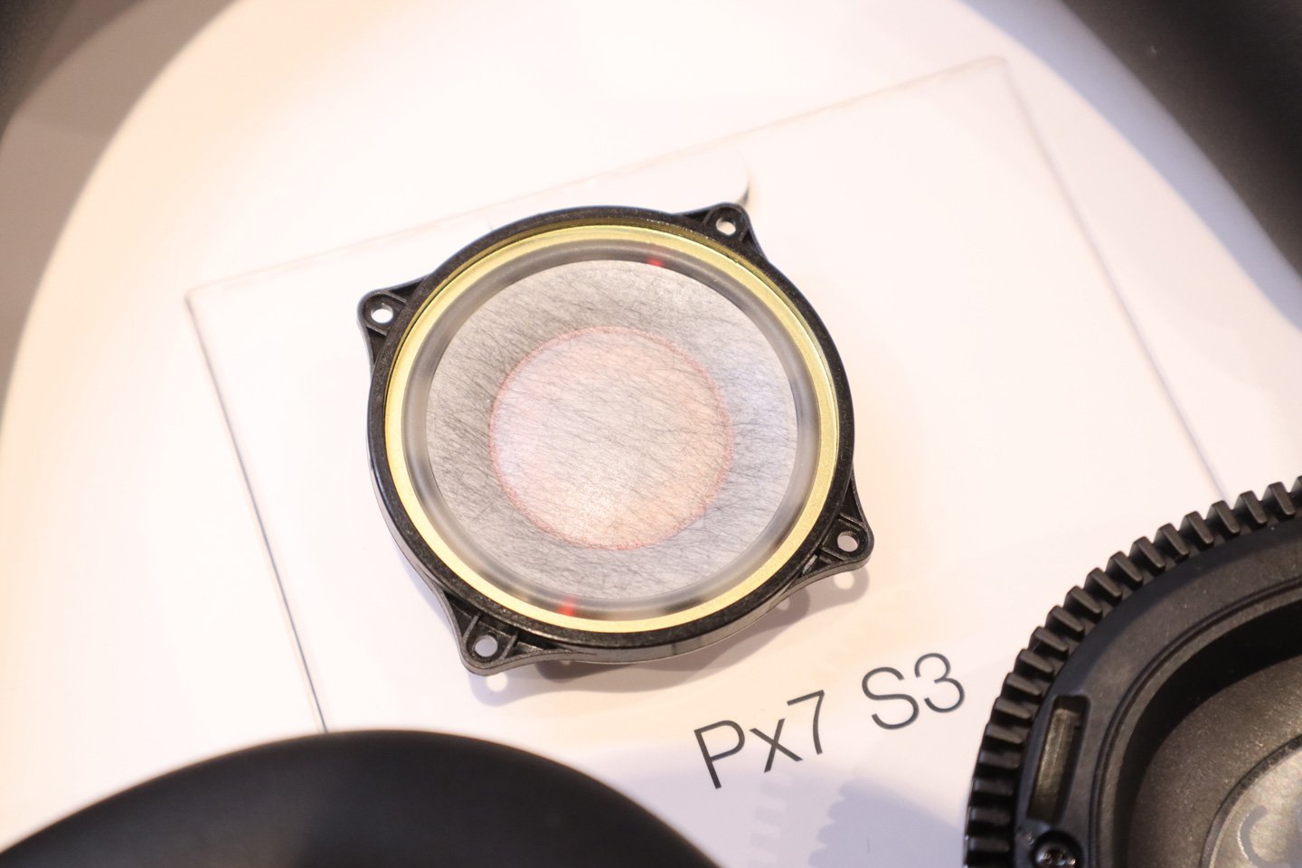 Bowers & Wilkins 在今日（4 月 30 日）於香港舉行的發佈會上，推出了全新的 Px7 S3 頭戴式無線降噪耳機。作為該系列的第 4 代產品，Px7 S3 在性能和設計上都達到了相當成熟的水平，旨在為用家提供卓越的音質、舒適度和降噪效果。