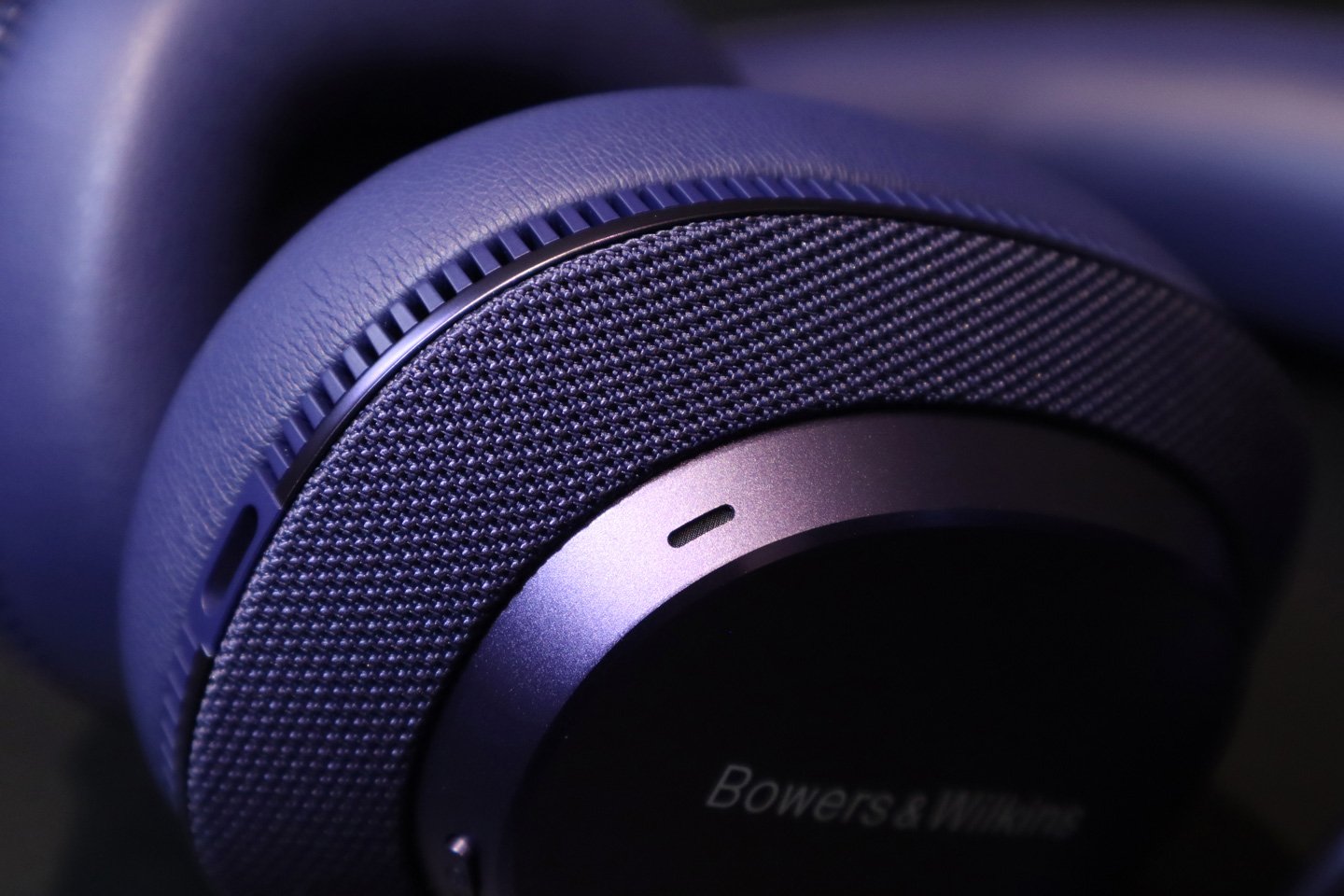 Bowers & Wilkins 在今日（4 月 30 日）於香港舉行的發佈會上，推出了全新的 Px7 S3 頭戴式無線降噪耳機。作為該系列的第 4 代產品，Px7 S3 在性能和設計上都達到了相當成熟的水平，旨在為用家提供卓越的音質、舒適度和降噪效果。