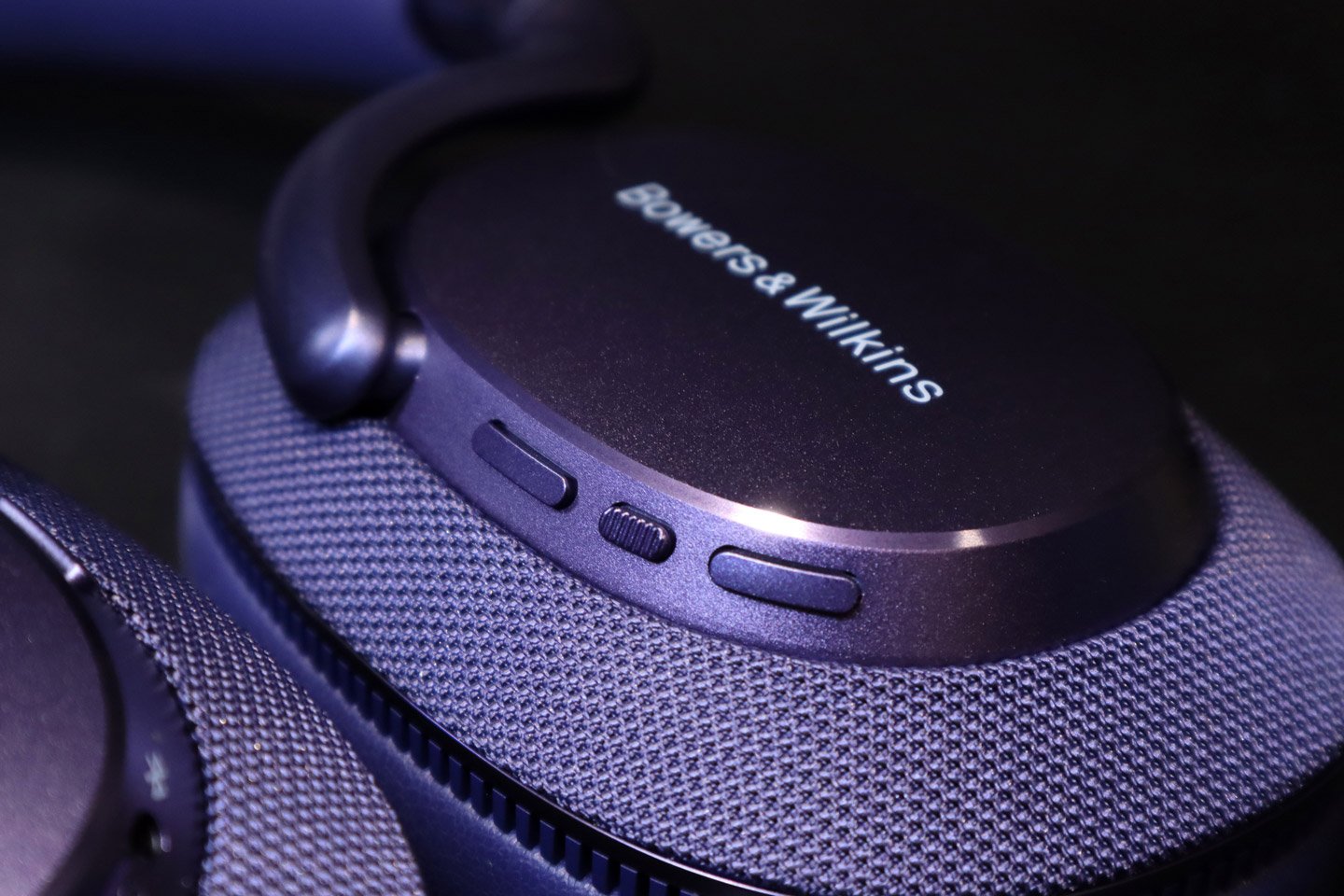 Bowers & Wilkins 在今日（4 月 30 日）於香港舉行的發佈會上，推出了全新的 Px7 S3 頭戴式無線降噪耳機。作為該系列的第 4 代產品，Px7 S3 在性能和設計上都達到了相當成熟的水平，旨在為用家提供卓越的音質、舒適度和降噪效果。