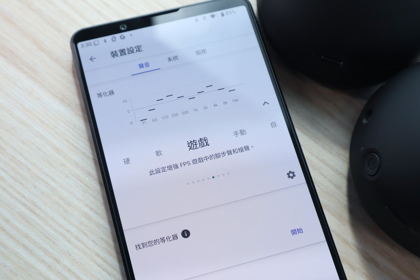 Sony 最近正式推出了全新的 WH-1000XM6 頭戴式降噪耳機，距離上代產品已有三年之多。根據用家的反饋，Sony 決定回歸 WH-1000XM4 的可摺疊設計，並進行了重新改良，轉動更加靈活，感覺也更耐用。其次，這款耳機在降噪性能、音質及佩戴舒適度等各方面都有了顯著的提升。