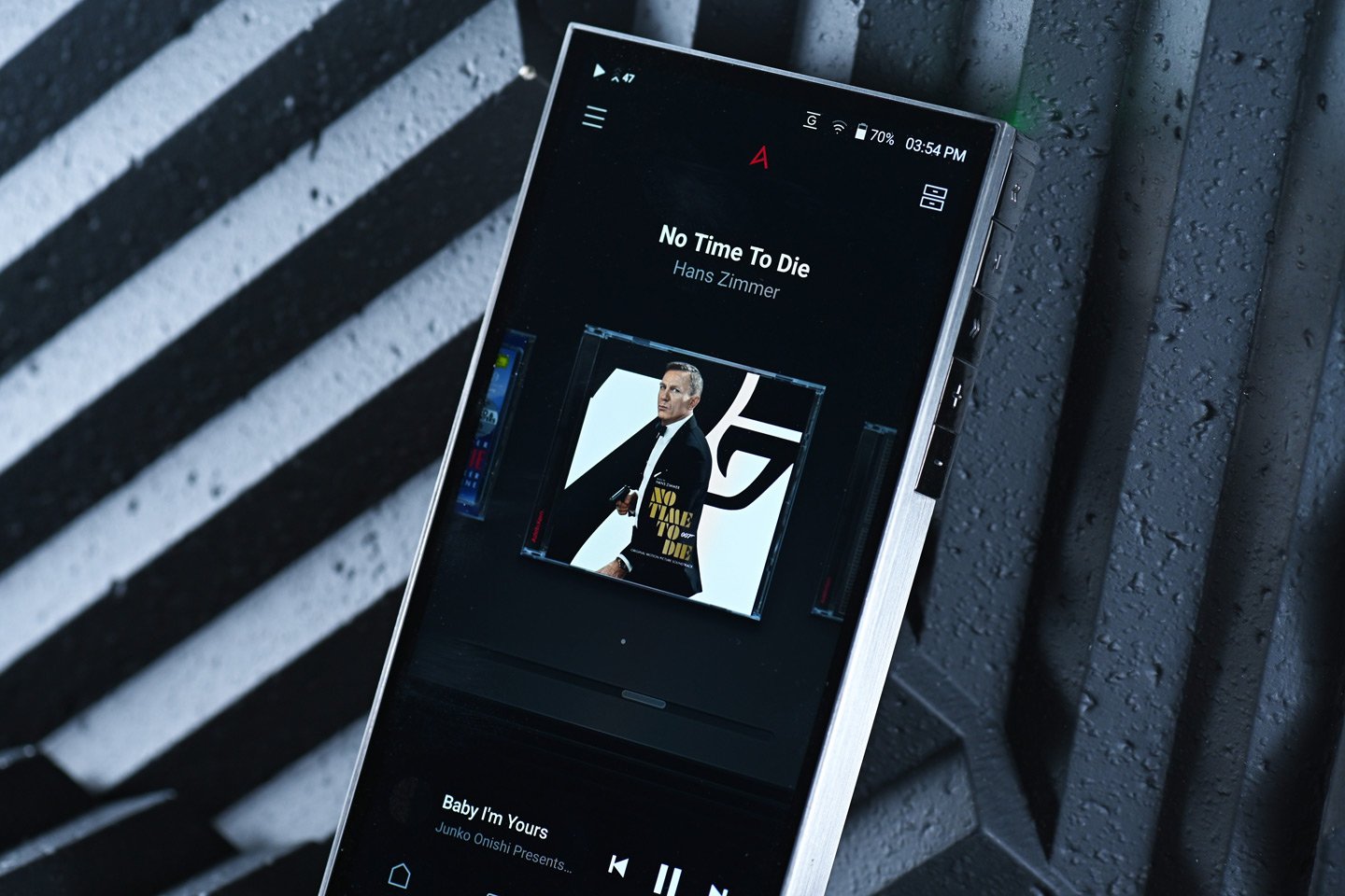 韓國品牌 Astell&Kern 在高端音響界早已享譽全球，其最新推出的 PD10 不僅是一款數碼音樂播放器（DAP），更是一個多功能的座檯音響系統，專為滿足便攜和家庭音響用家的需求而設計。PD10 不僅延續了 Astell&Kern 的優良傳統，在設計、功能及音質上亦實現了顯著突破，為音樂愛好者帶來了全新的聆聽體驗。